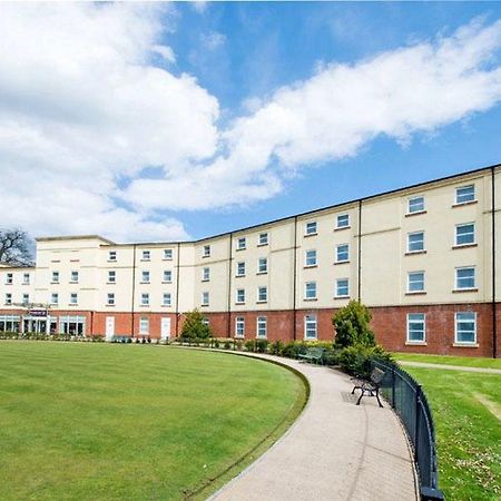 Premier Inn Stoke - Trentham Gardens ภายนอก รูปภาพ