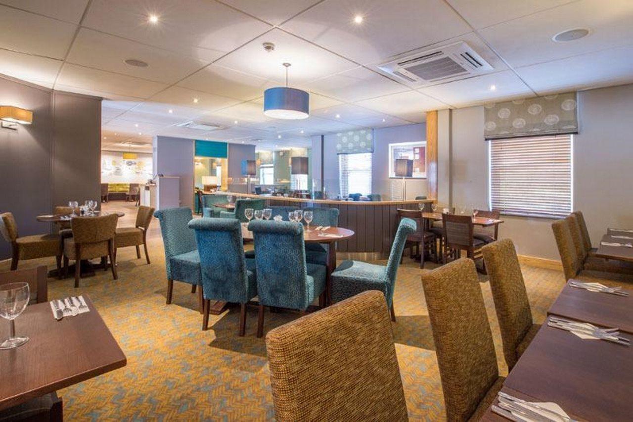 Premier Inn Stoke - Trentham Gardens ภายนอก รูปภาพ