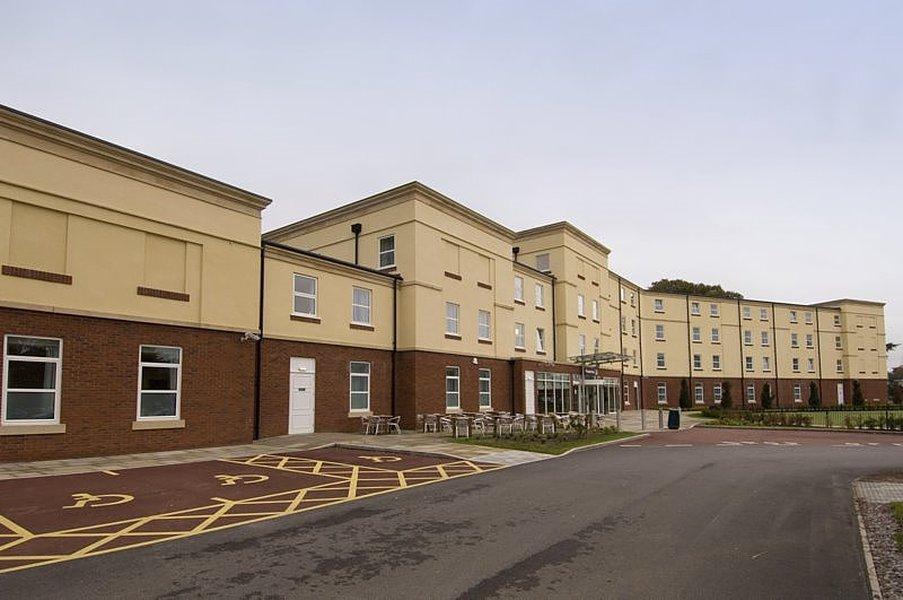 Premier Inn Stoke - Trentham Gardens ภายนอก รูปภาพ