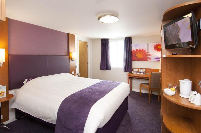 Premier Inn Stoke - Trentham Gardens ภายนอก รูปภาพ